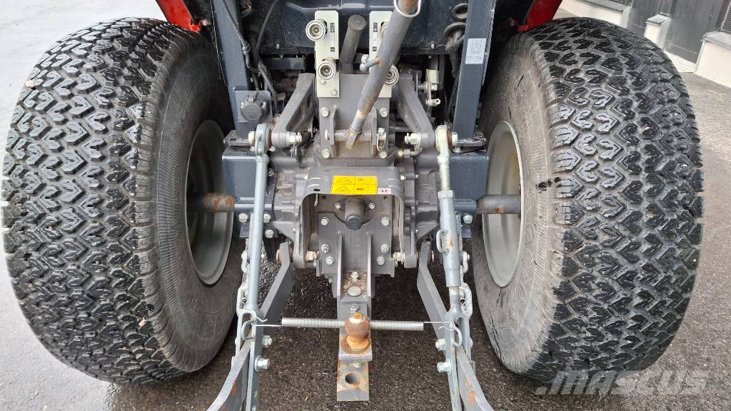 Massey Ferguson 1735 + Isme 90 etukuormain Ajettu vain 160h トラクター