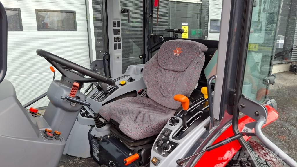 Massey Ferguson 1735 + Isme 90 etukuormain Ajettu vain 160h トラクター
