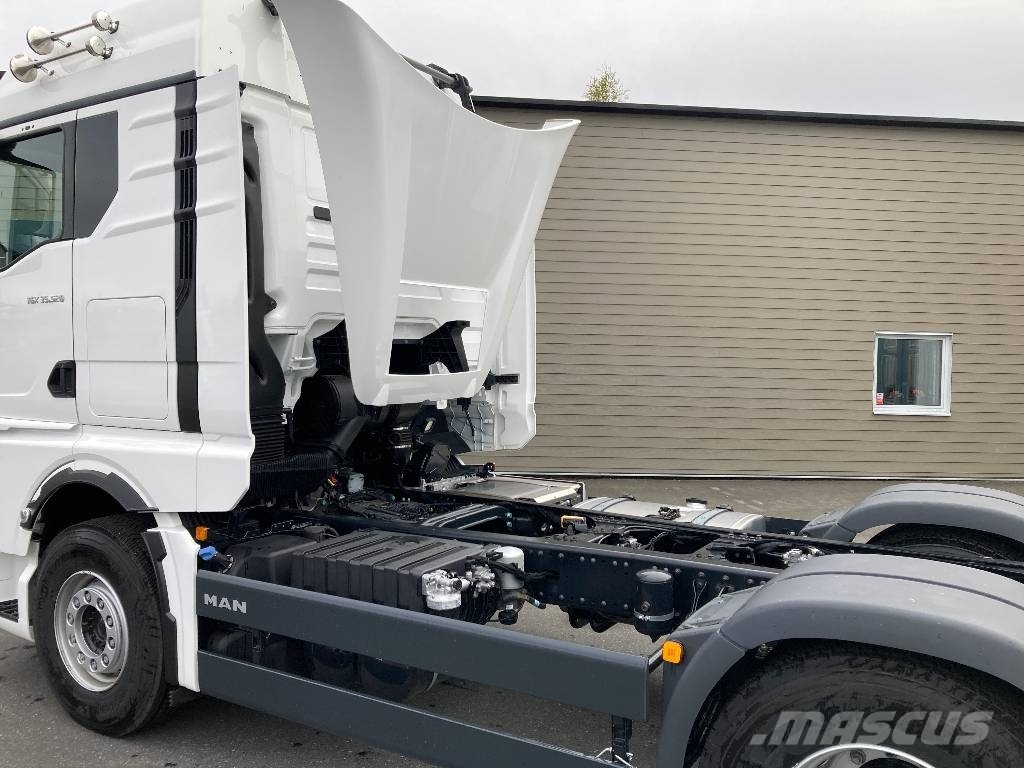 MAN TGX 35.520 8x4-4 BL CH chassi Kuorma-autoalustat