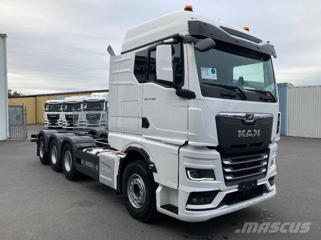 MAN TGX 35.520 8x4-4 BL CH chassi Kuorma-autoalustat
