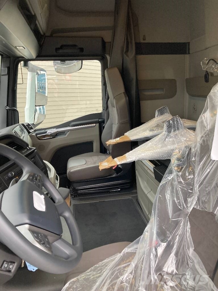 MAN TGX 35.520 8x4-4 BL CH chassi Kuorma-autoalustat