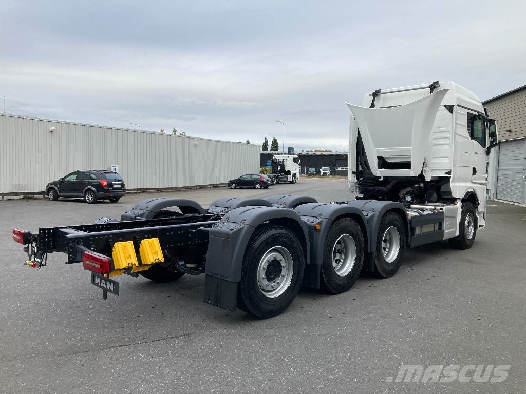 MAN TGX 35.520 8x4-4 BL CH chassi Kuorma-autoalustat