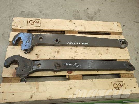 Fendt 514 Favorit lower arm actuator Gieken en dippers