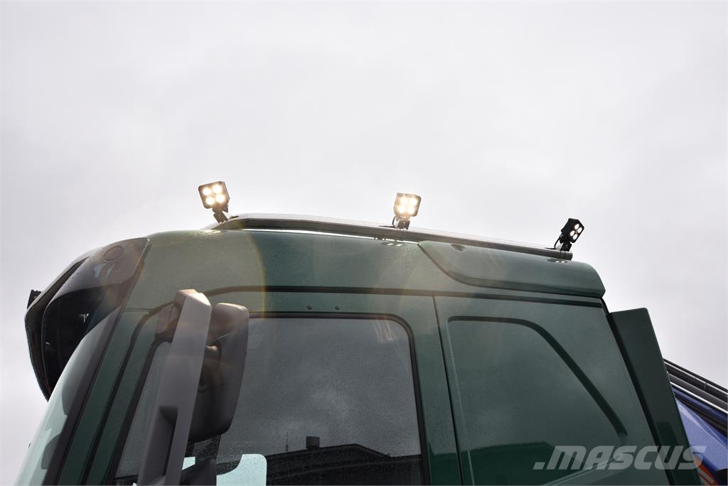 Volvo FH500 8X2 Vlakke laadvloer met kraan