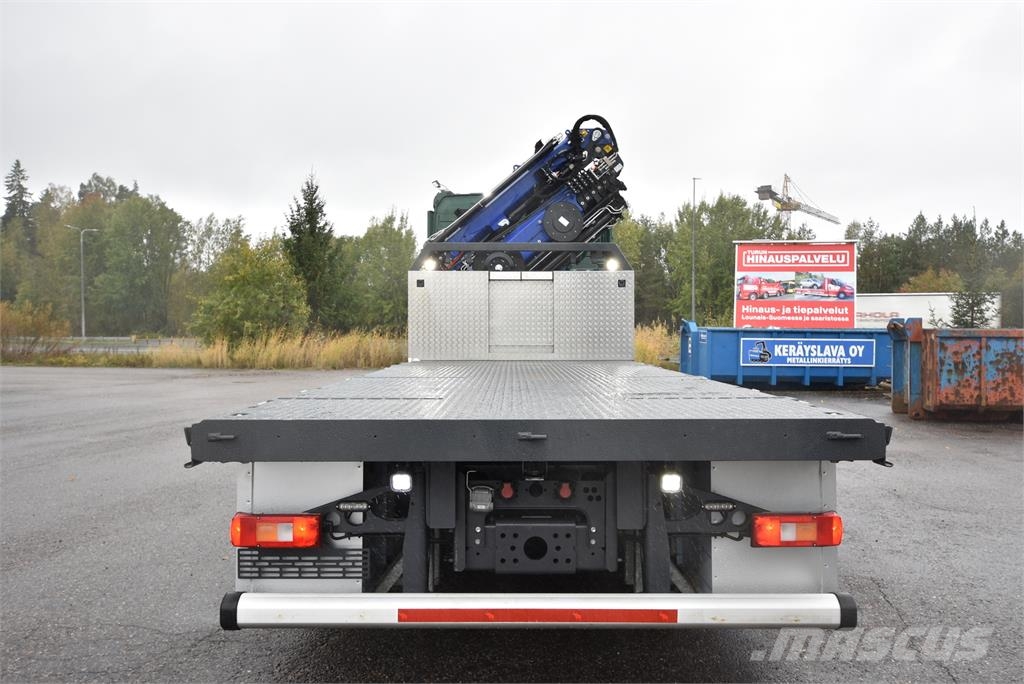 Volvo FH500 8X2 Vlakke laadvloer met kraan