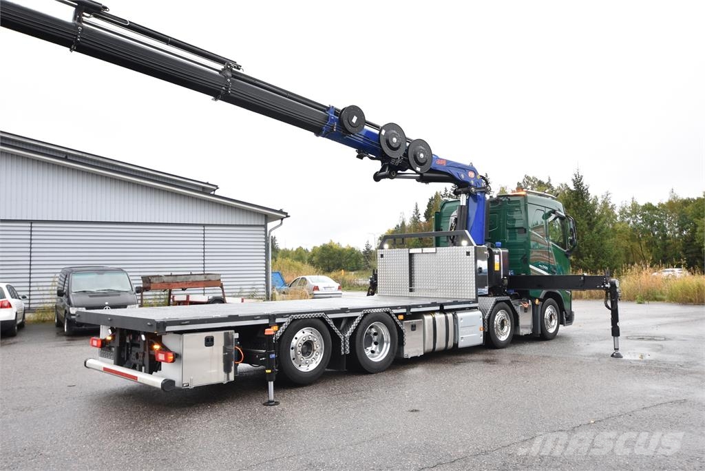 Volvo FH500 8X2 Vlakke laadvloer met kraan