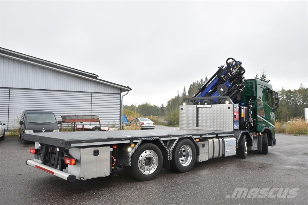 Volvo FH500 8X2 Vlakke laadvloer met kraan