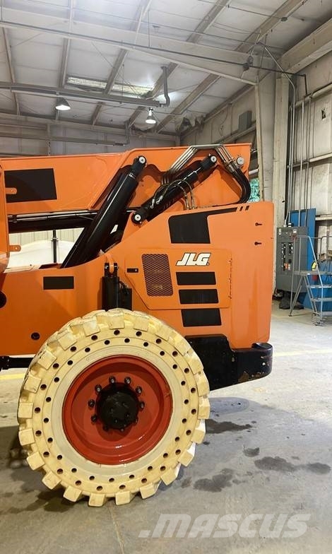 SkyTrak 10054 Telescopic handlers