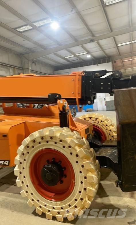 SkyTrak 10054 Telescopic handlers