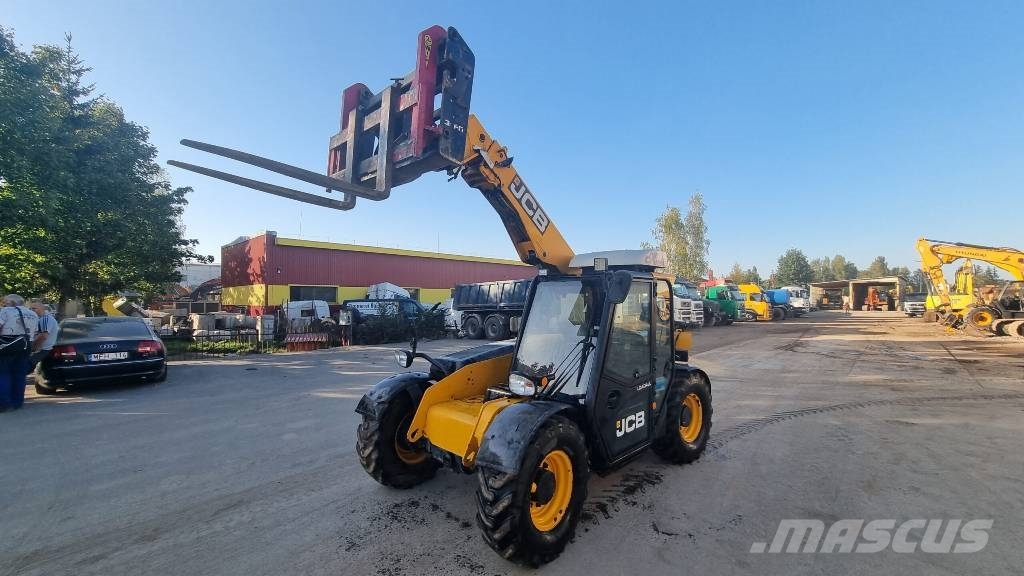 JCB 525-60 Hi-Viz 伸缩轮式装载机
