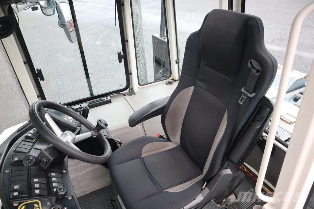 Mafi R332 | 4X4 | 32 TON | ROTATING SEAT Terminaalitraktorit