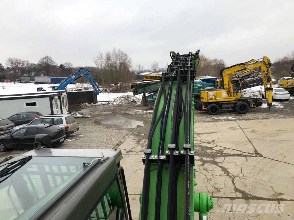 Sennebogen 821 Waste / industry handlers