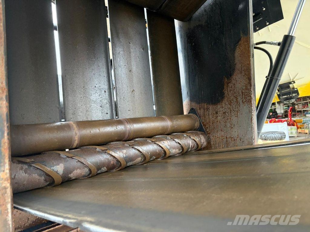 New Holland ROLLBELT 180 SUPERFEED Rundballenpressen