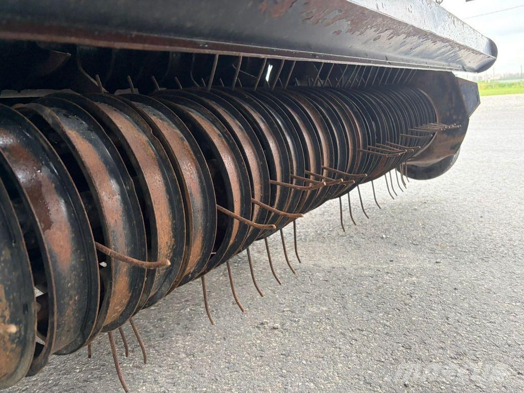 New Holland ROLLBELT 180 SUPERFEED Rundballenpressen