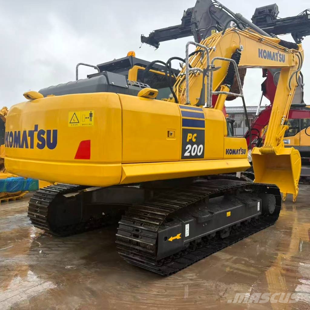 Komatsu PC 200 Εκσκαφείς με ερπύστριες