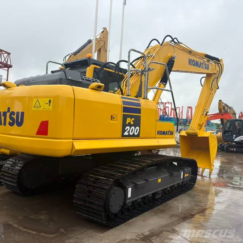 Komatsu PC 200 Εκσκαφείς με ερπύστριες