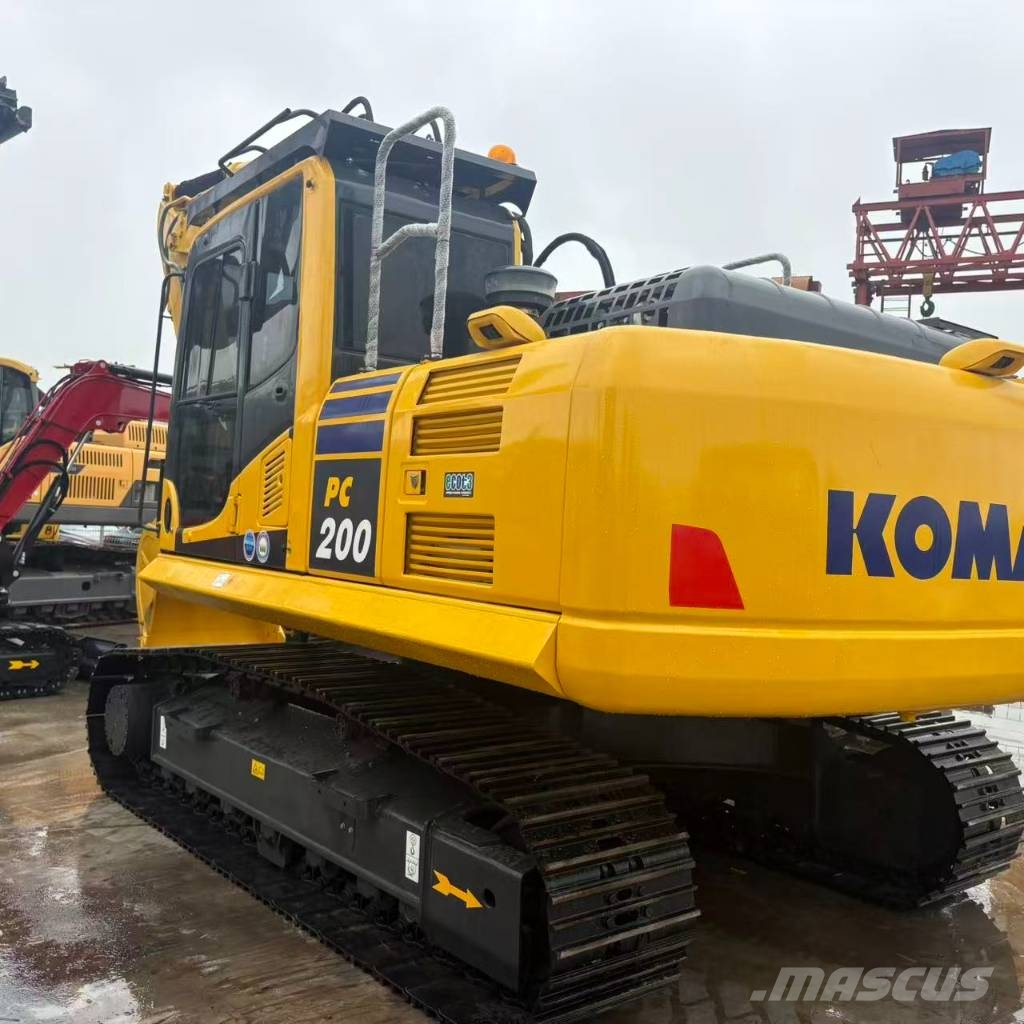 Komatsu PC 200 Εκσκαφείς με ερπύστριες