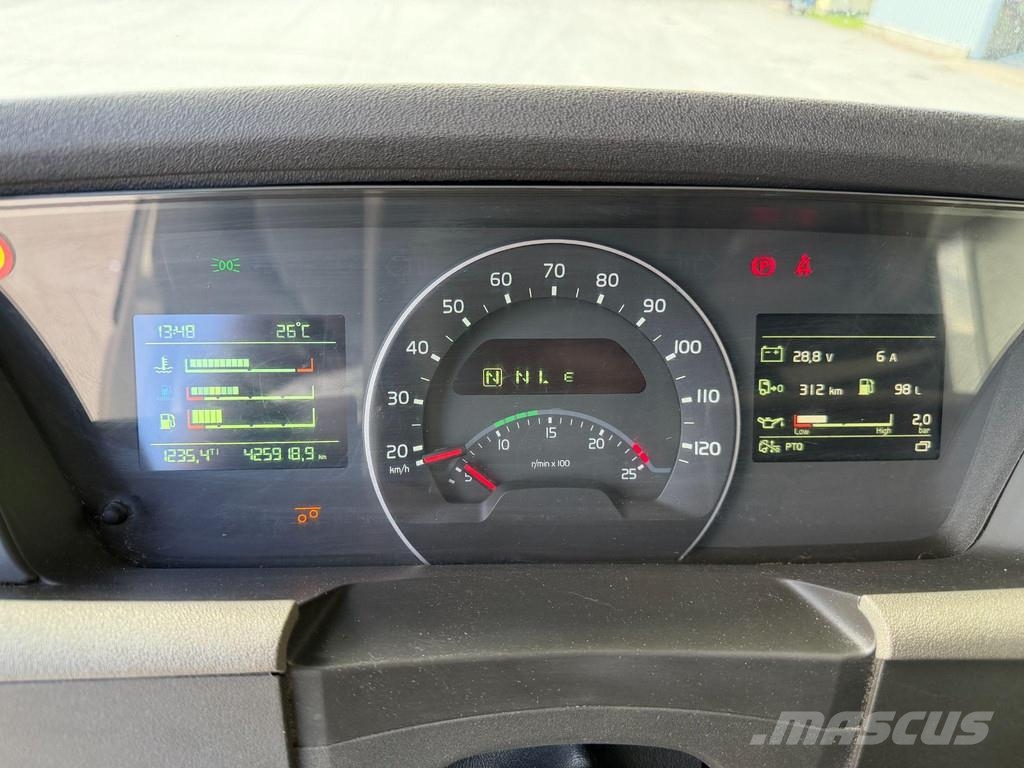Volvo FH540 8X4/4 + RECODRIVE + HMF2120 + EURO6 Treileri ar āķi
