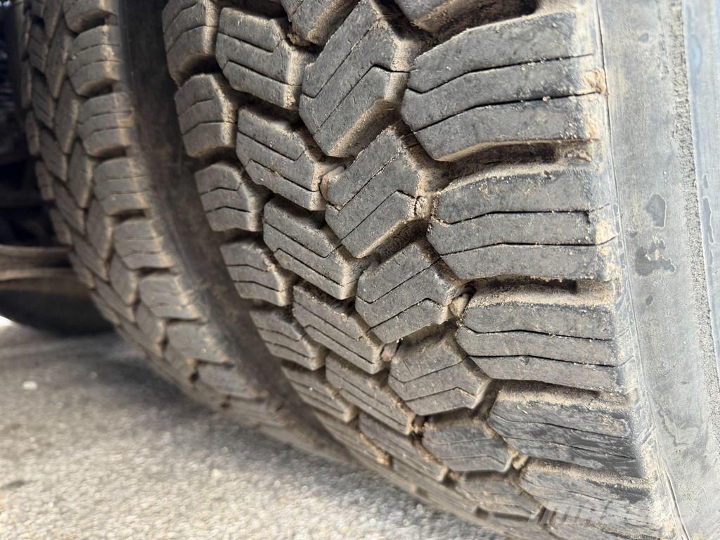 Volvo FH540 8X4/4 + RECODRIVE + HMF2120 + EURO6 Treileri ar āķi
