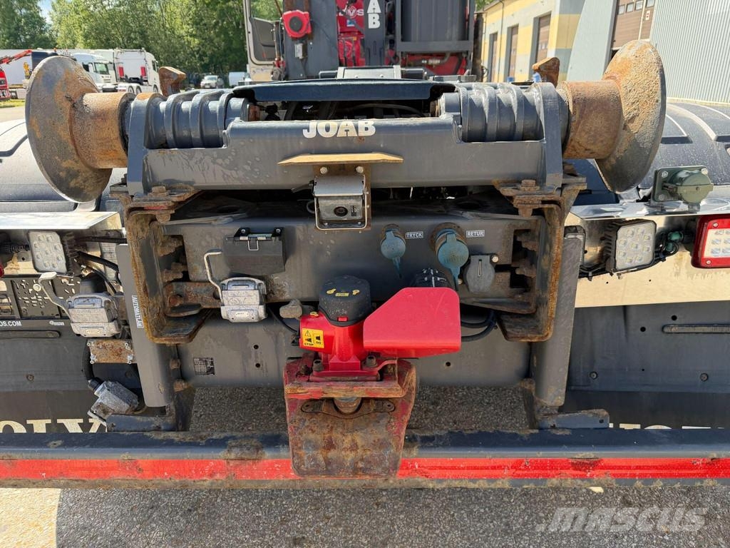 Volvo FH540 8X4/4 + RECODRIVE + HMF2120 + EURO6 Treileri ar āķi