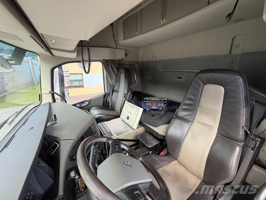 Volvo FH540 8X4/4 + RECODRIVE + HMF2120 + EURO6 Treileri ar āķi