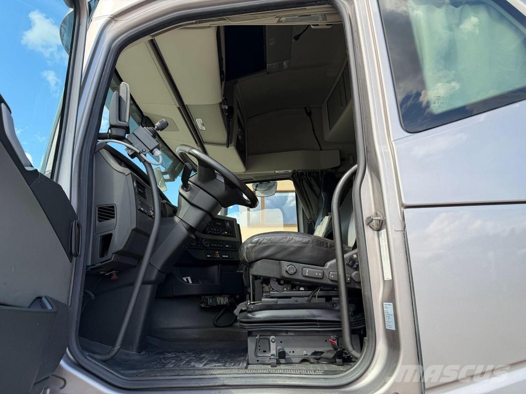 Volvo FH540 8X4/4 + RECODRIVE + HMF2120 + EURO6 Treileri ar āķi