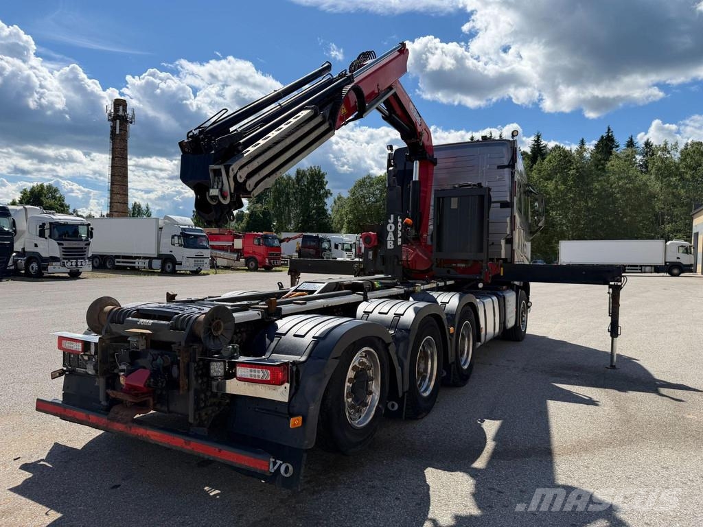 Volvo FH540 8X4/4 + RECODRIVE + HMF2120 + EURO6 Treileri ar āķi