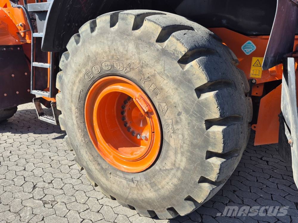 Hitachi ZW 330-6 Iekrāvēji uz riteņiem