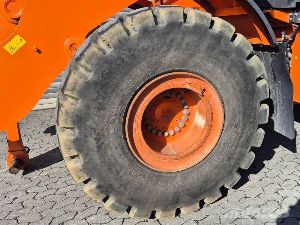 Hitachi ZW 330-6 Iekrāvēji uz riteņiem