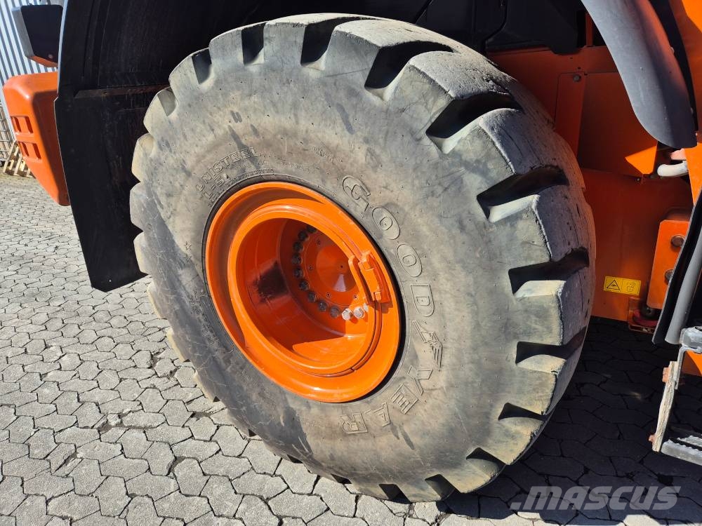 Hitachi ZW 330-6 Iekrāvēji uz riteņiem