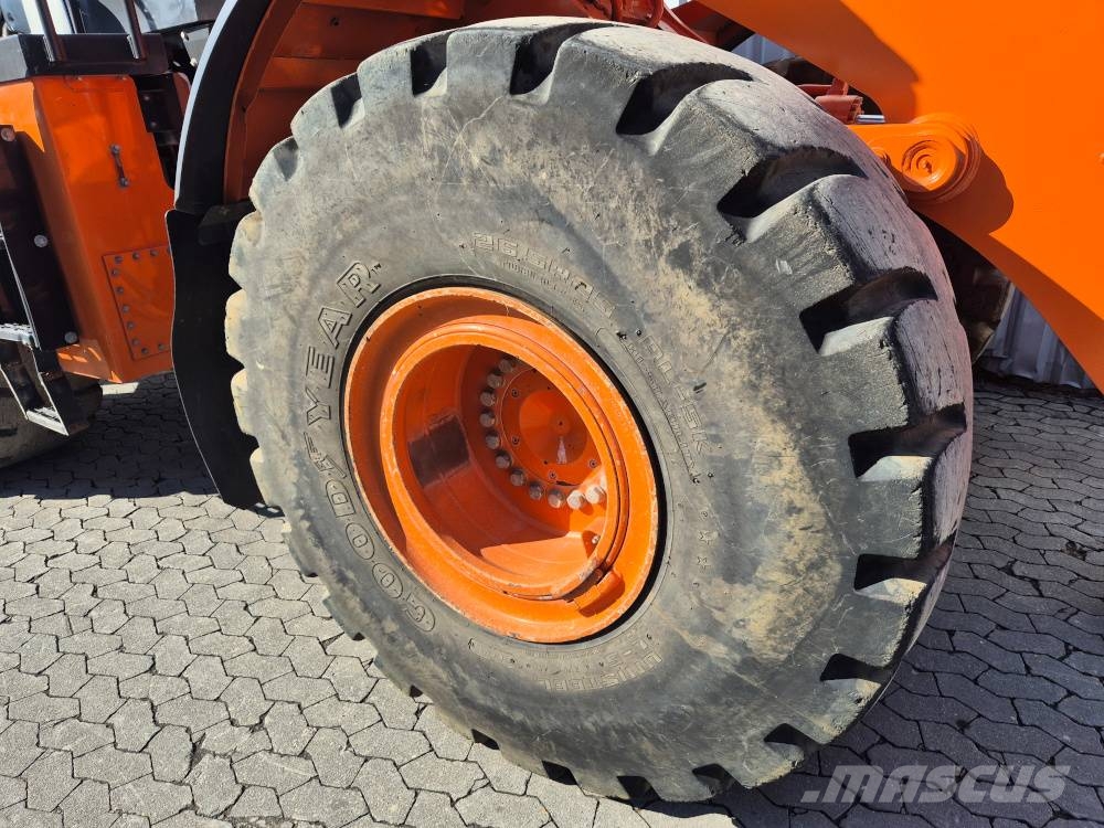 Hitachi ZW 330-6 Iekrāvēji uz riteņiem