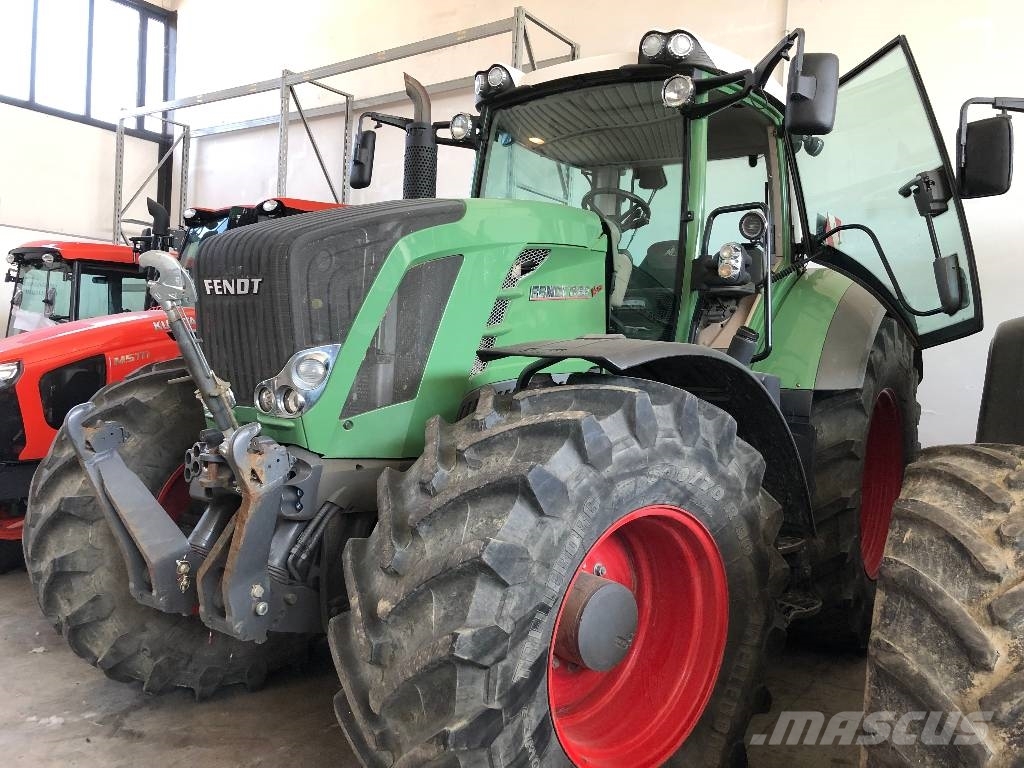 Fendt 828 Vario Profi Трактори