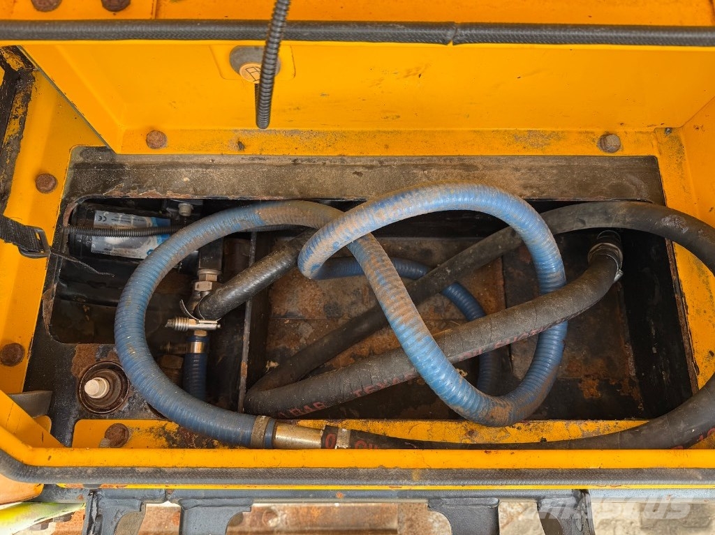 JCB JS 300 LC 4F - JS 300 - JS 330 大型油圧ショベル12t以上（パワーショベル・ユンボ）