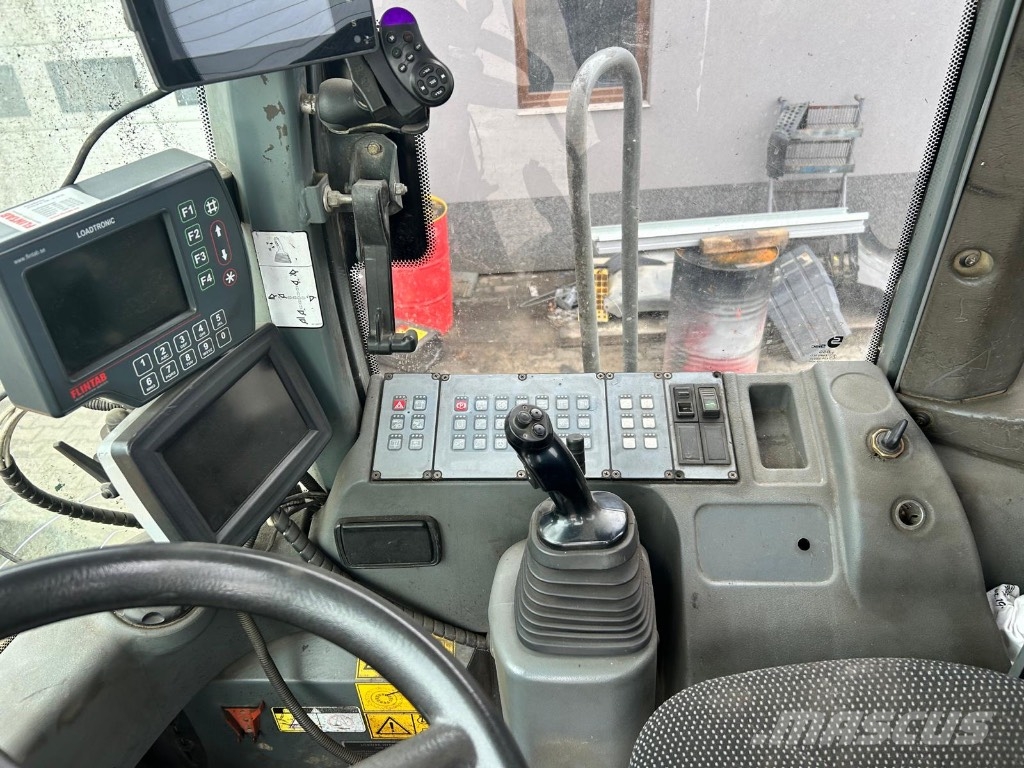 Liebherr 556 Фронтальні навантажувачі