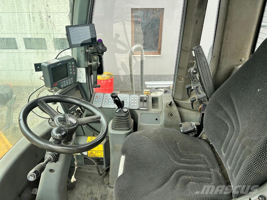 Liebherr 556 Фронтальні навантажувачі