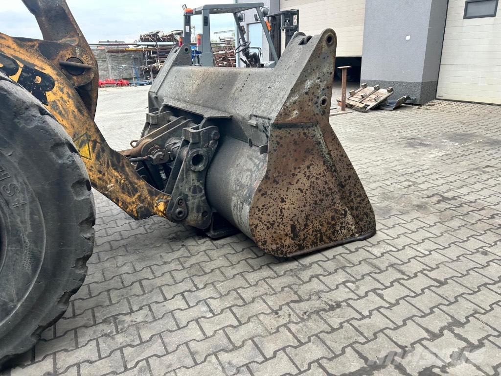 Liebherr 556 Фронтальні навантажувачі
