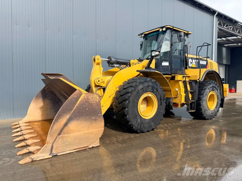 CAT 966M Kolesni nakladalci