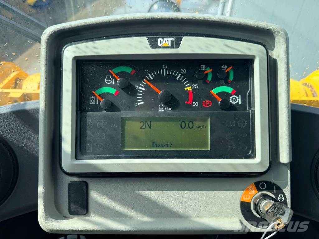 CAT 966M Kolesni nakladalci