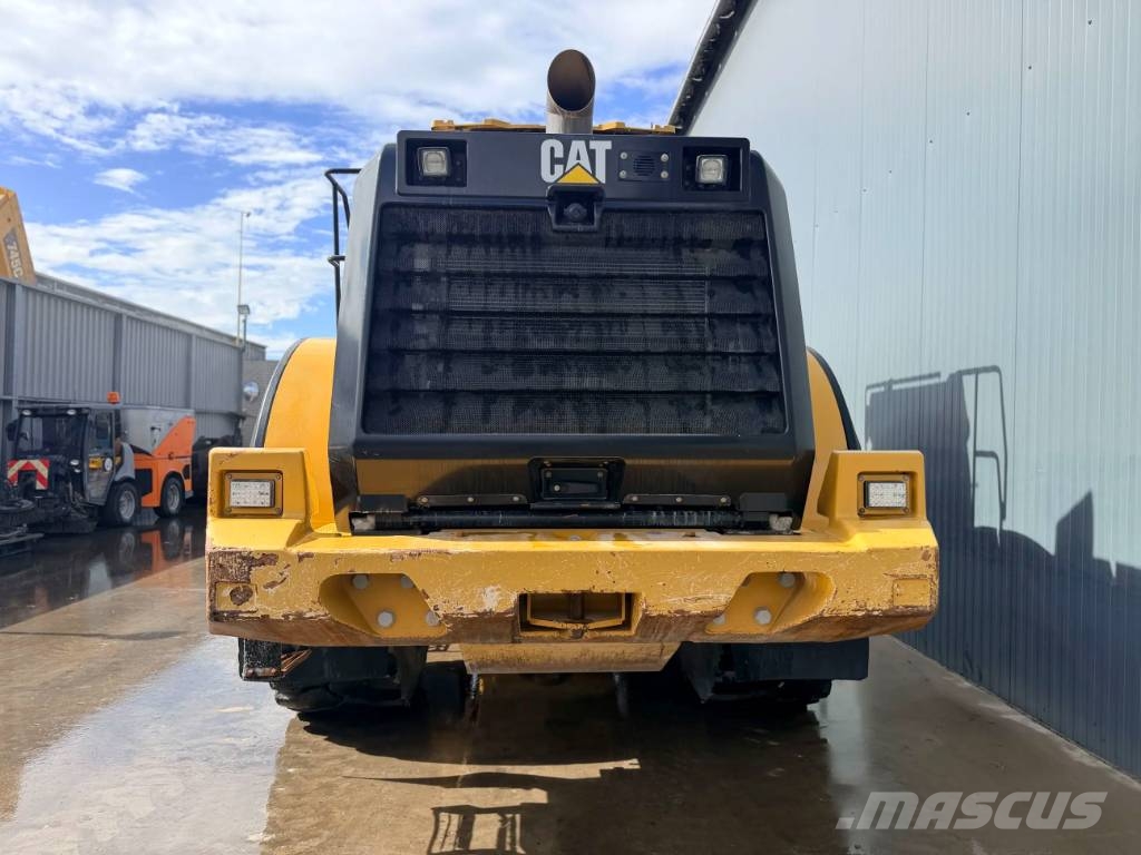 CAT 966M Kolesni nakladalci