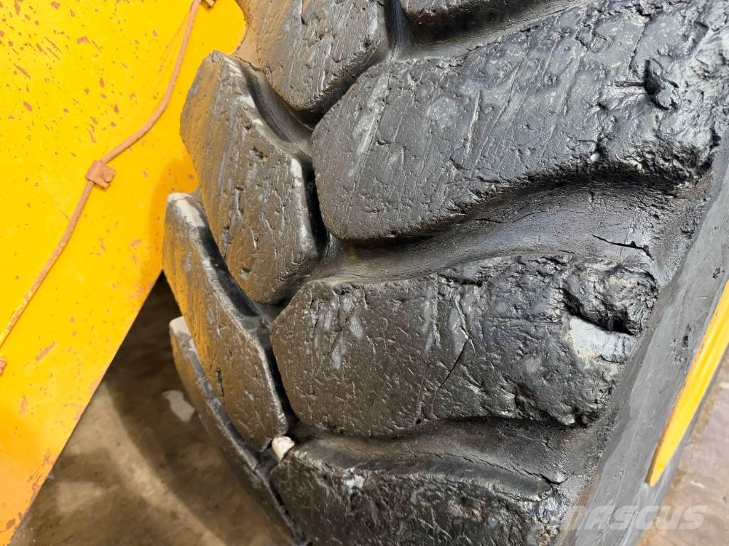 CAT 966M Kolesni nakladalci