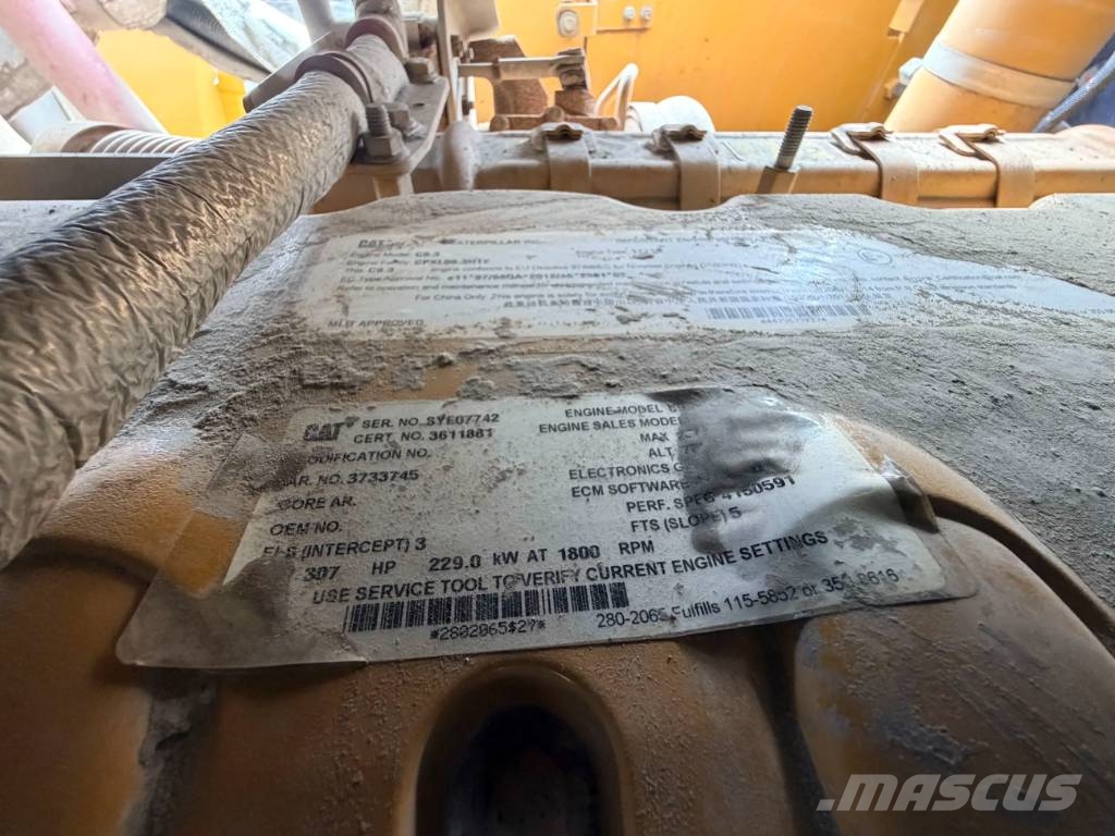 CAT 966M Kolesni nakladalci