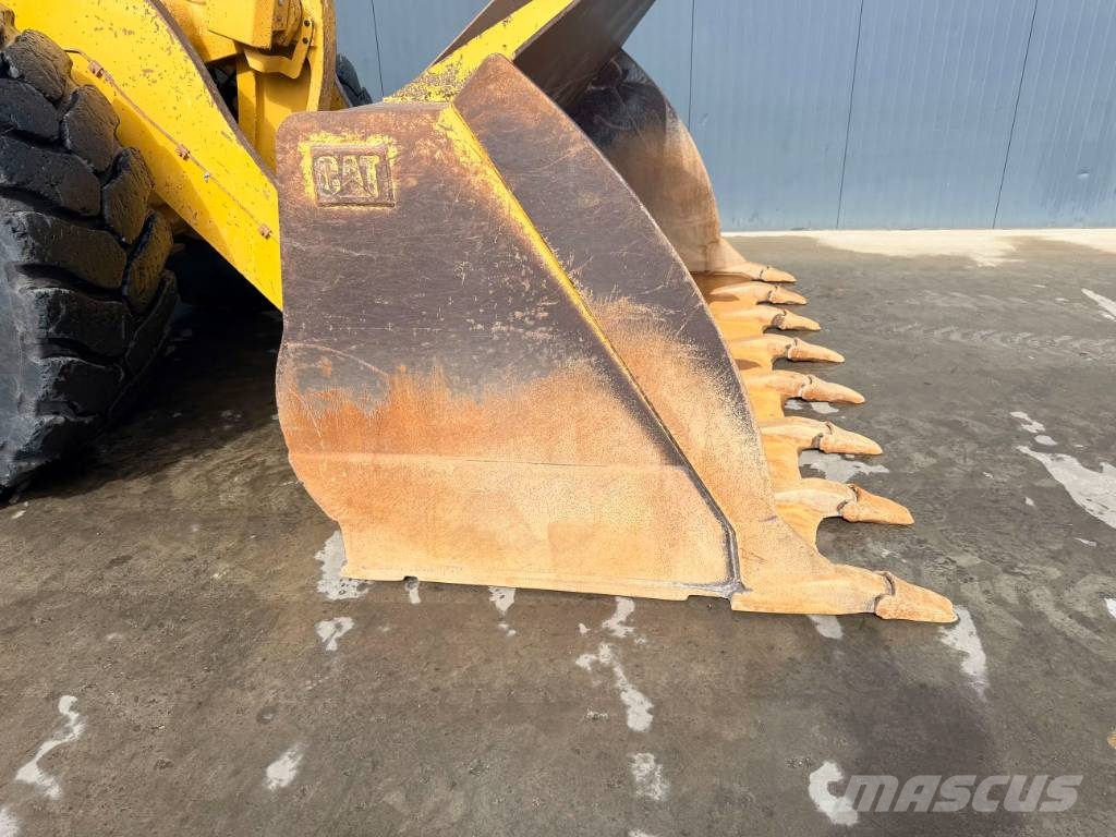 CAT 966M Kolesni nakladalci