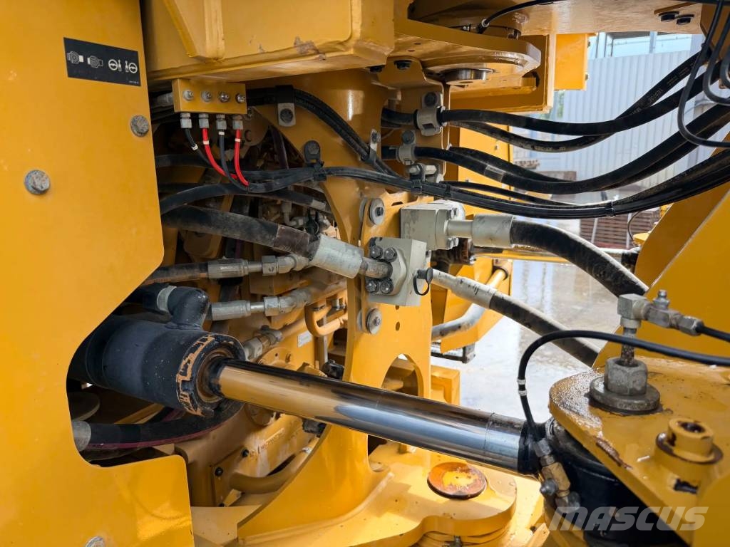 CAT 966M Kolesni nakladalci