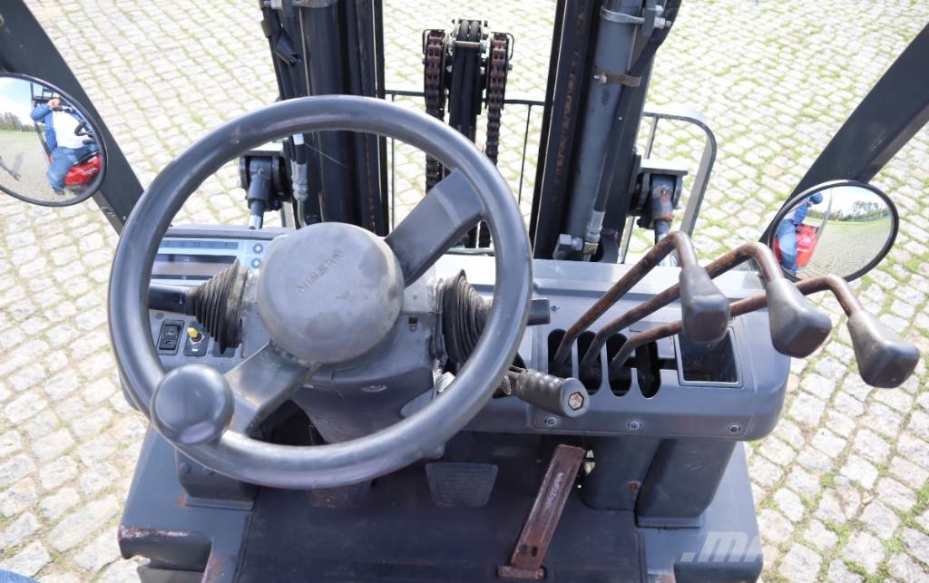 Nissan Y1D2A25Q 2500 kg Dieselové vozíky