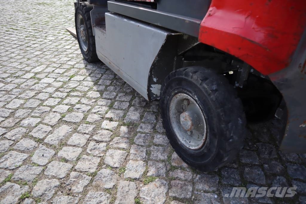 Nissan Y1D2A25Q 2500 kg Dieselové vozíky