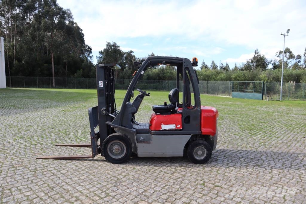 Nissan Y1D2A25Q 2500 kg Dieselové vozíky