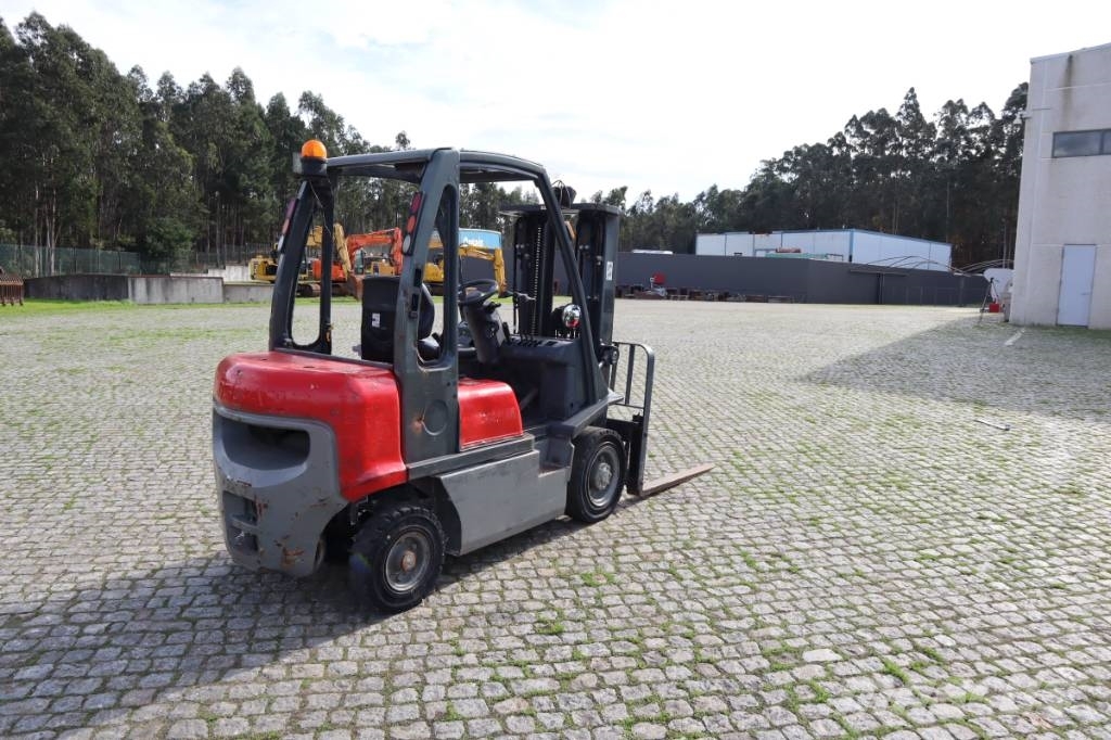 Nissan Y1D2A25Q 2500 kg Dieselové vozíky