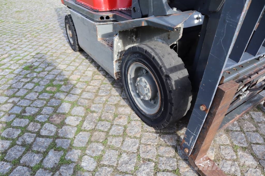 Nissan Y1D2A25Q 2500 kg Dieselové vozíky