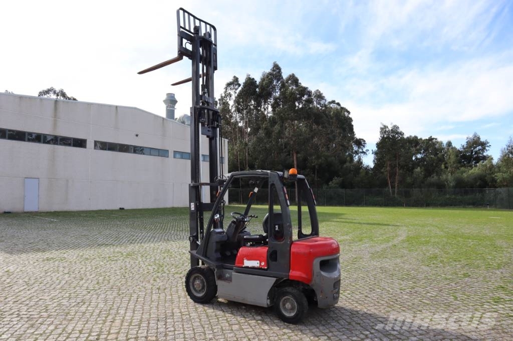 Nissan Y1D2A25Q 2500 kg Dieselové vozíky