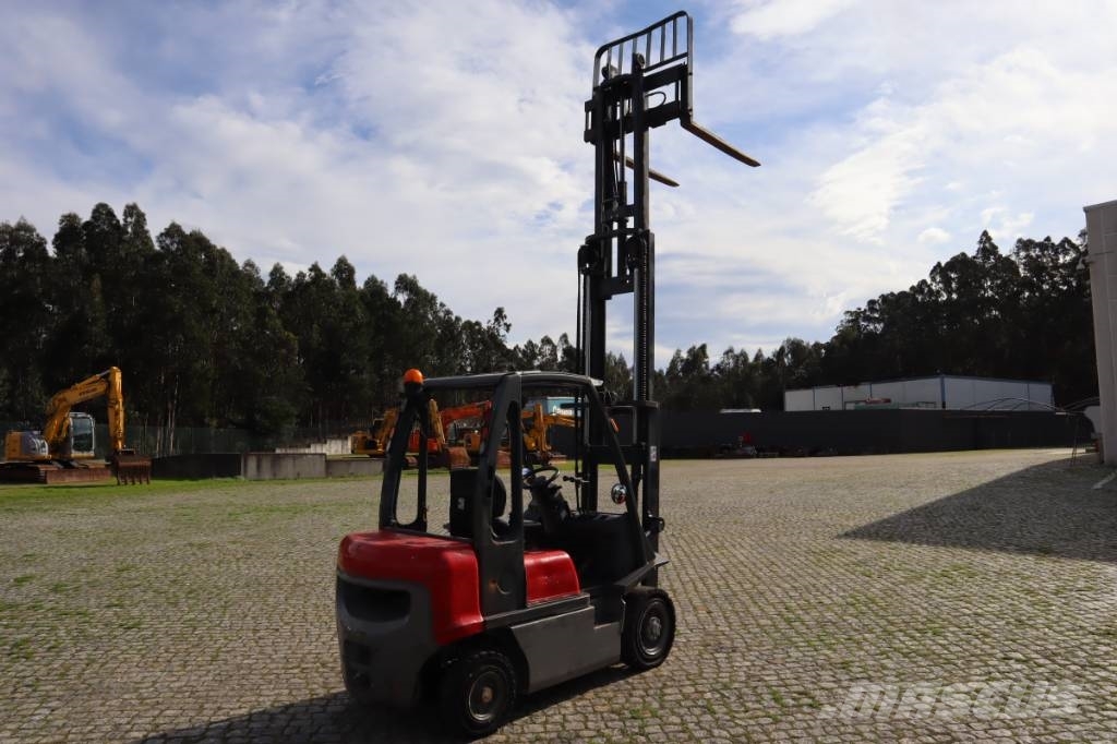 Nissan Y1D2A25Q 2500 kg Dieselové vozíky